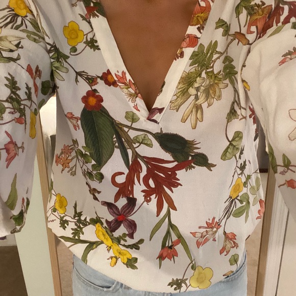 Zara V-Neck Floral Blouse - Picture 14 of 16